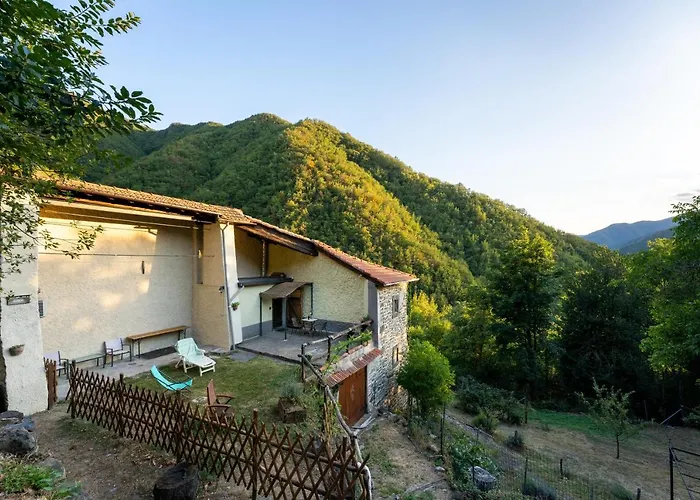 La Casa Nel Bosco-senza Auto Casa de Campo *