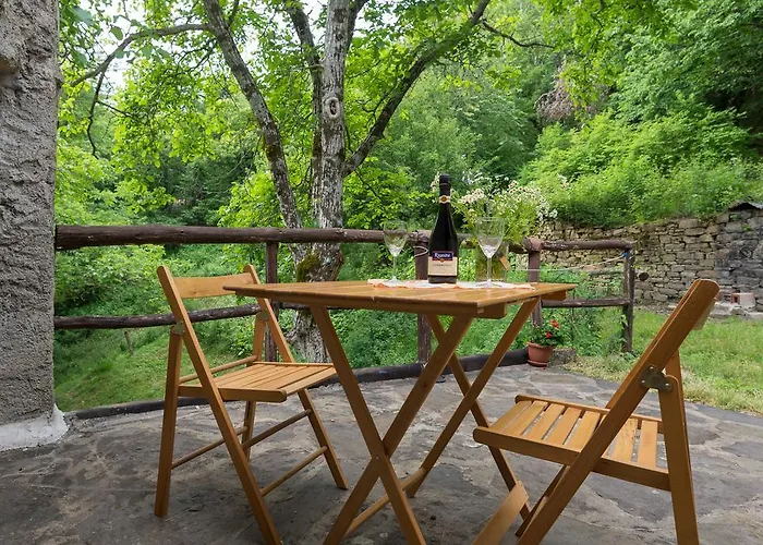 La Casa Nel Bosco-senza Auto Casa de Campo *